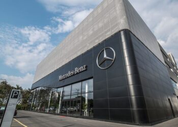 Mercedes-Benz bất ngờ tăng giá loạt xe tại Việt Nam, cao nhất tới 121 triệu đồng