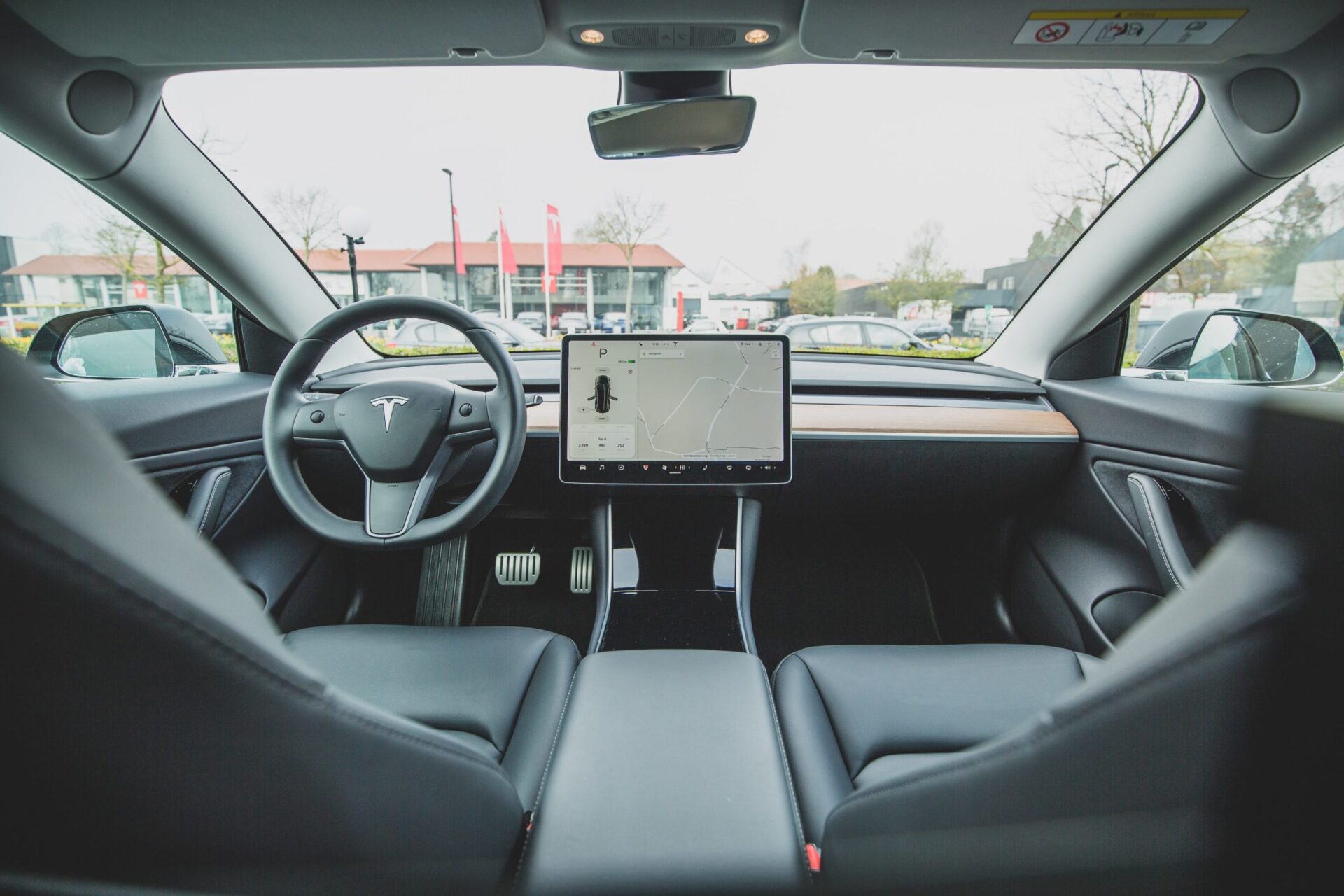 Tesla thu hồi chế độ tự lái đối với nhiều tài xế