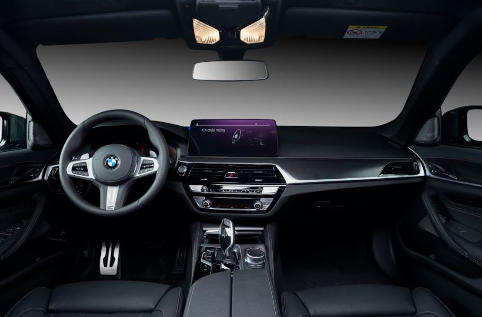 Công nghệ hỗ trợ lái trên BMW 5 Series 2021 được cải thiện