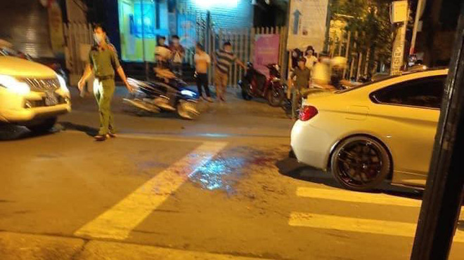 Hai người bị chém tới tấp vì đi ô tô BMW pô xe nổ to