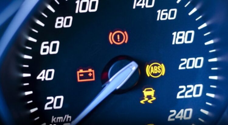 5 đèn cảnh báo trên ô tô, người dùng tuyệt đối không nên bỏ qua