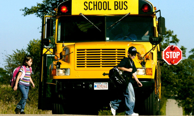 Vì sao xe buýt chở học sinh ở Mỹ chỉ dùng màu vàng