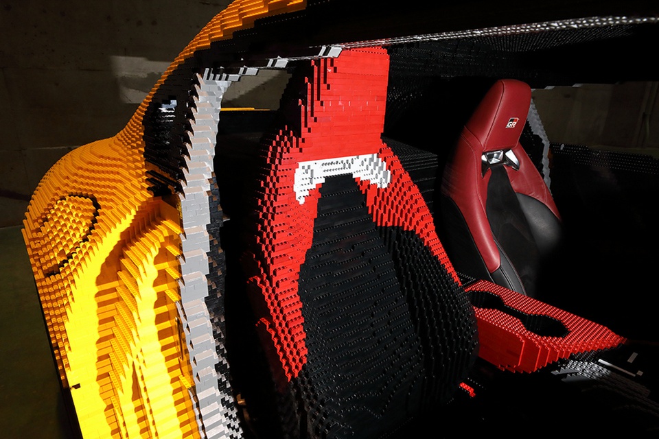 Chiếc Toyota GR Supra làm từ Lego có thể chạy bằng động cơ điện
