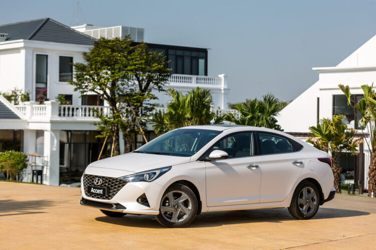 Tranh cãi về Hyundai Grand i10 2021 vừa ra mắt: Bản đắt thiếu Cruise Control, bản rẻ lại có