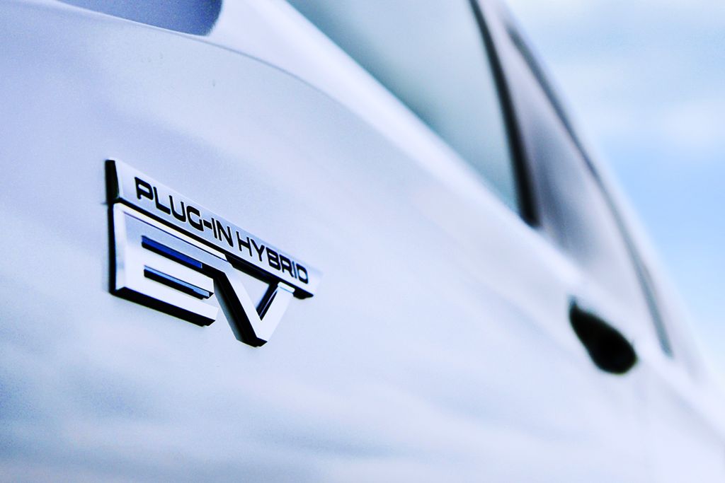 Mitsubishi “nhá hàng” Outlander phiên bản hybrid 7 chỗ tiết kiệm nhiên liệu hơn