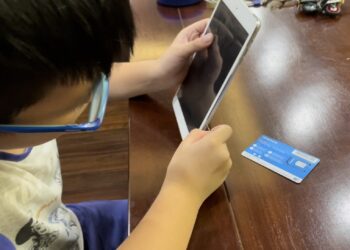Hàng ngàn sim 4G được VNPT hỗ trợ cho học sinh - sinh viên trong chương trình "Sóng và máy tính cho em"