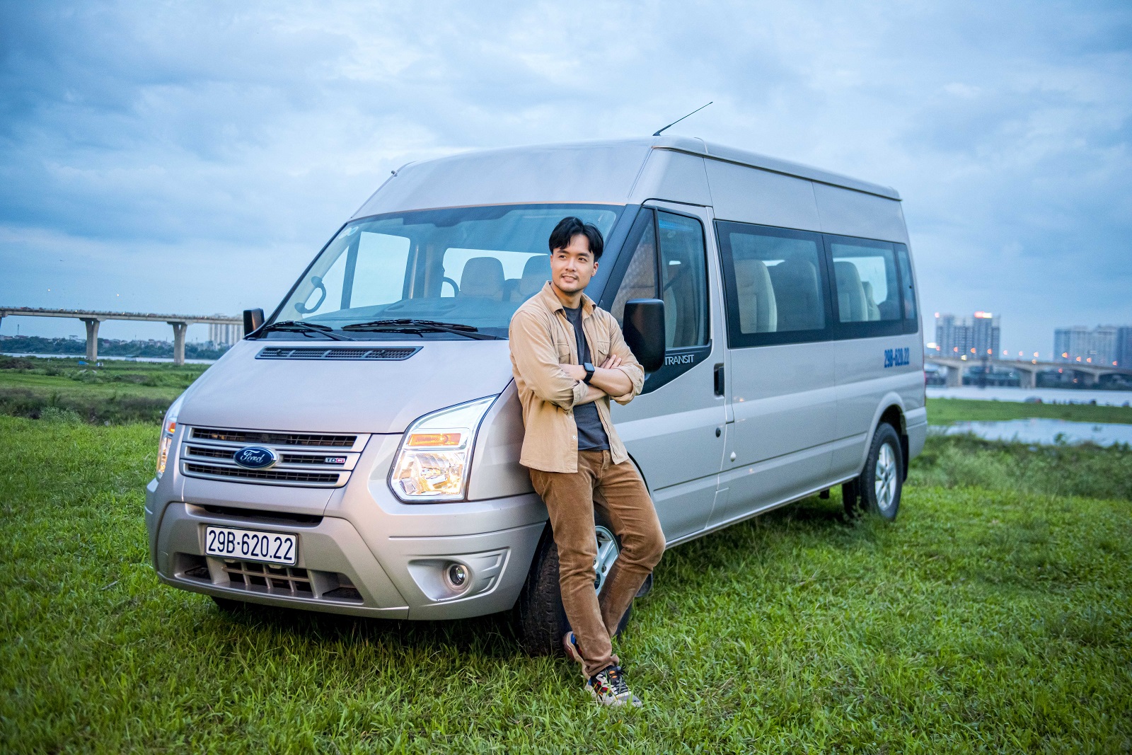 Ford hợp tác cùng TP Bank hỗ trợ khách hàng mua xe Ford Transit Luxury