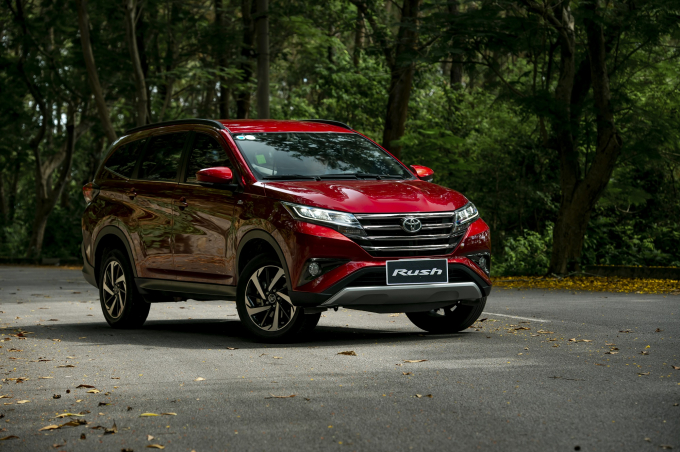 Toyota giảm giá nhiều dòng xe tại Việt Nam