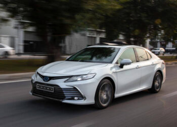 Giá lăn bánh Toyota Camry 2022: Cao nhất hơn 1,6 tỷ đồng