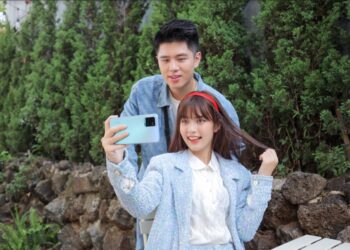 Lang thang Sài Gòn, chụp ảnh "đã đời" với vivo Y33s