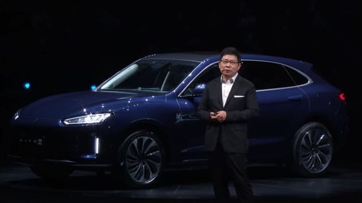 Huawei nhảy vào “cuộc đua ô tô điện”, “mạnh miệng” tuyên bố đánh bại Tesla