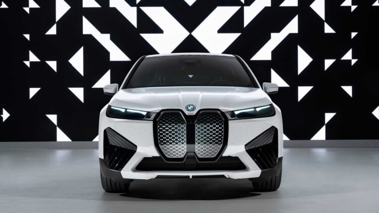 BMW trình làng mẫu xe có thể biến đổi màu sơn tại triển lãm CES 2022