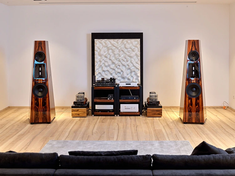 Kaiser Acoustics Kawero! Grand sẽ được Audio Sơn Hà trình diễn tại AV Show Hồ Chí Minh bằng phiên bản Standard G1 với mức giá lên đến 6 tỷ 125 triệu đồng phối ghép cùng các thiết bị nguồn âm đến từ Cary Audio và Dohmann