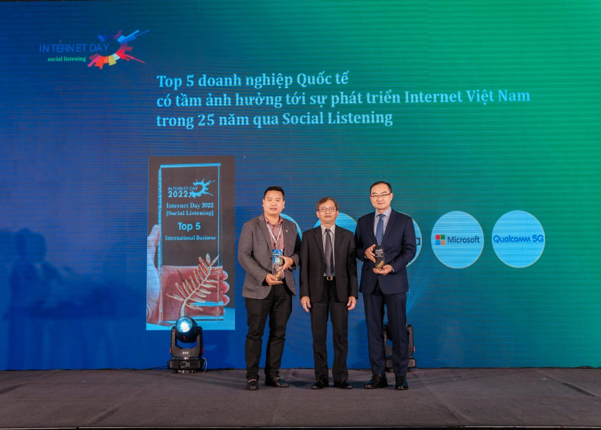 Huawei được vinh doanh Doanh nghiệp Quốc tế góp phần phát triển Internet Việt Nam