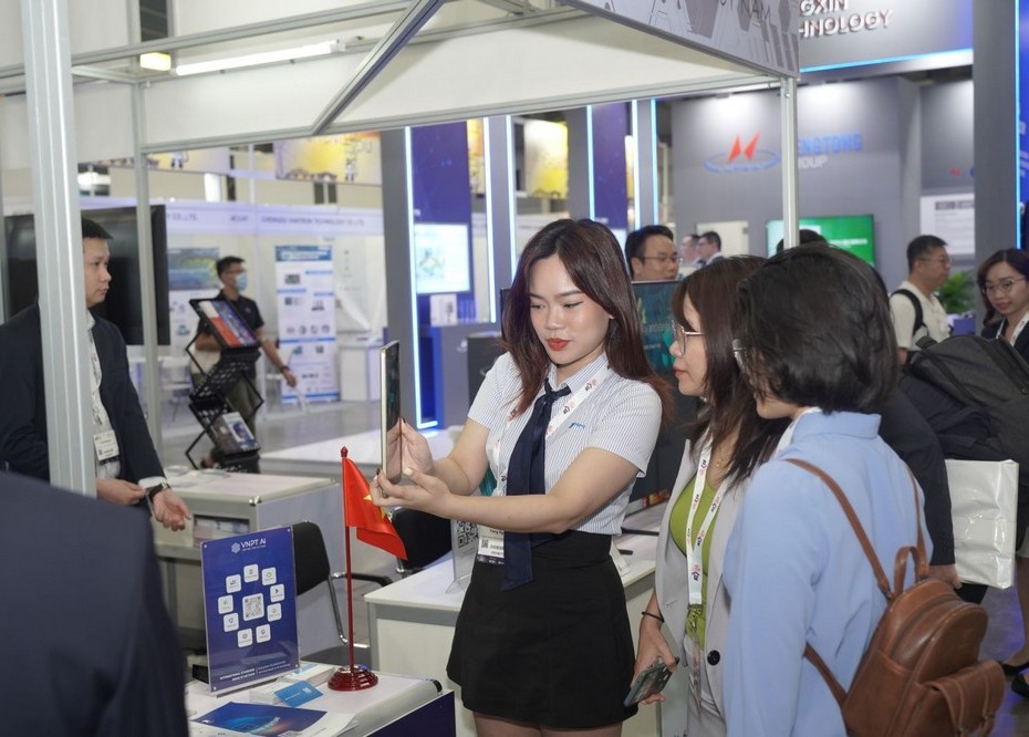 VNPT gây ấn tượng tại Asia Tech X Singapore 2023