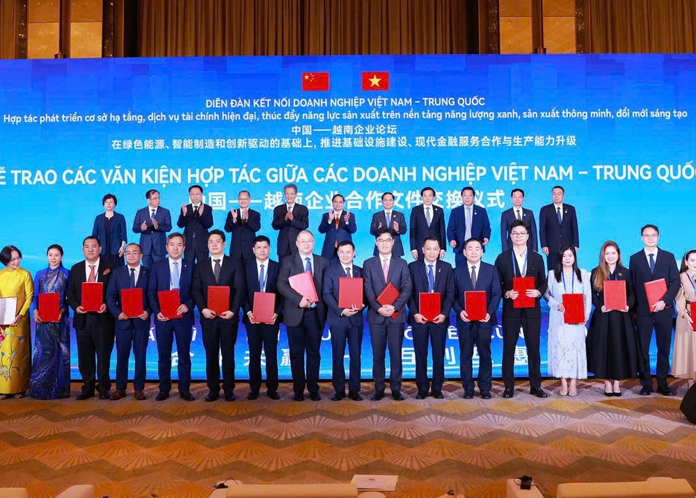 Huawei bắt tay EVN chuyển đổi số ngành điện lực Việt Nam