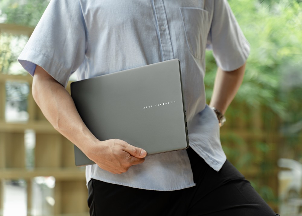 ASUS đẩy mạnh laptop AI cho mùa tựu trường 2025