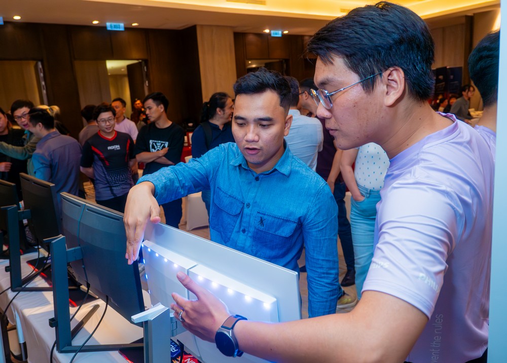 Philips giới thiệu dòng màn hình LCD đột phá