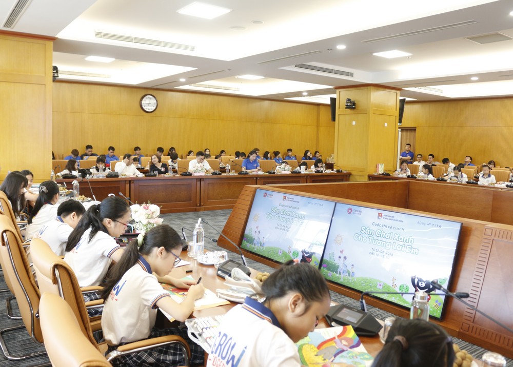 500 học sinh vẽ tranh cho “Sân chơi xanh”