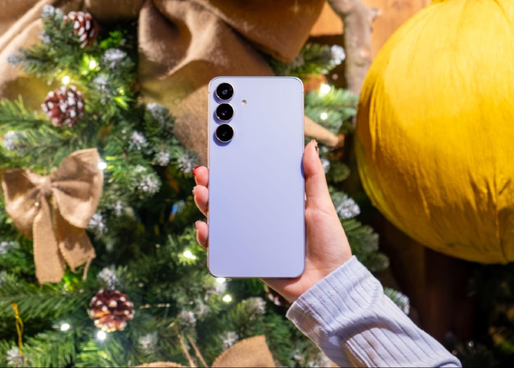 Galaxy S25 FE: "Mắt thần" cân trọn vibe Giáng sinh lung linh huyền ảo