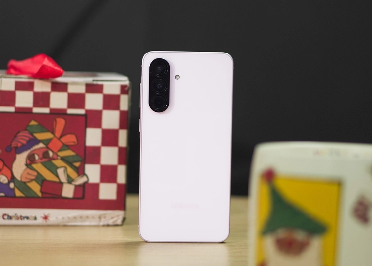 Xóa tan nỗi lo chọn quà Noel với Gemini Live và Galaxy A56 5G 11 Xóa tan nỗi lo chọn quà Noel với Gemini Live và Galaxy A56 5G