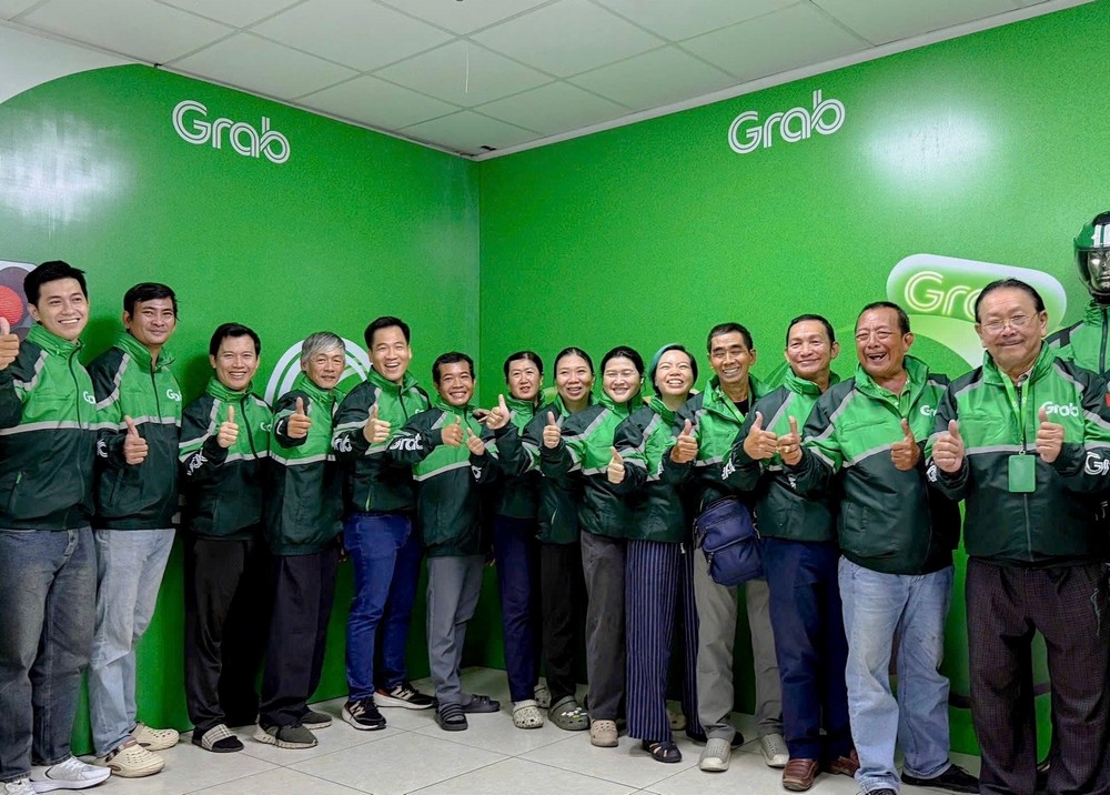 Grab tặng đồng phục mới tri ân tài xế