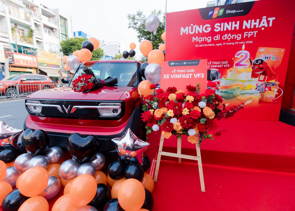 Mạng di động FPT trao xe VinFast VF3 nhân dịp tròn 2 tuổi