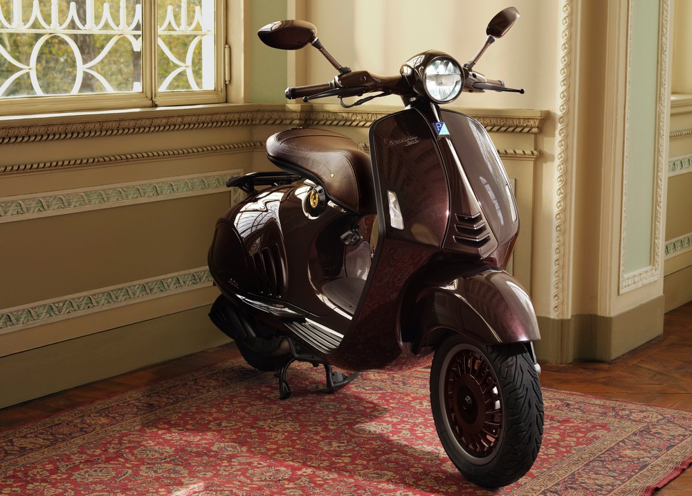 Vespa 946 Horse tôn vinh biểu tượng ngựa cao quý