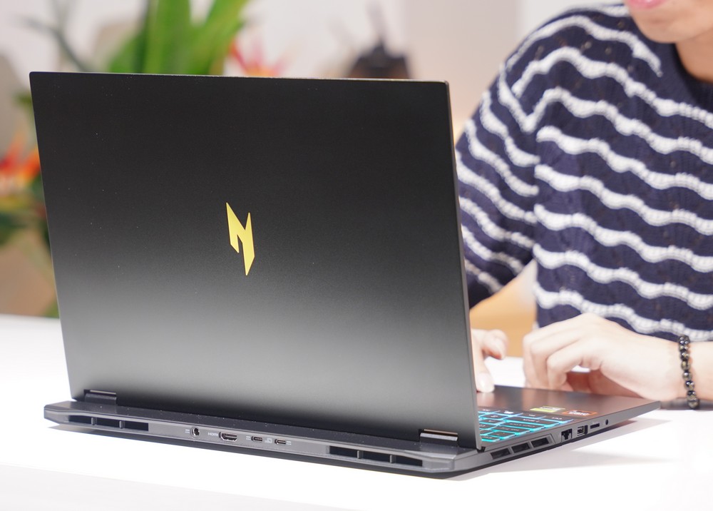 Acer Nitro ProPanel (AN16S-61): Laptop gaming AI “cuốn khó cưỡng” 4 Acer Nitro ProPanel (AN16S-61): Laptop gaming AI “cuốn khó cưỡng”