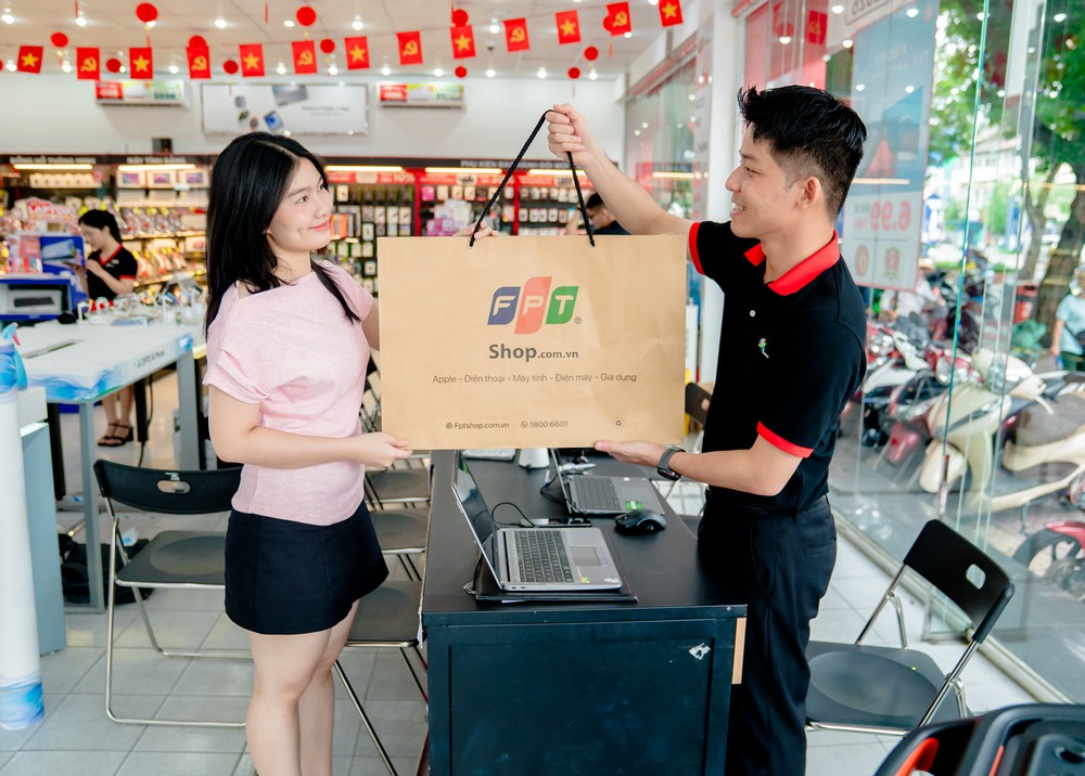 FPT Shop và F.Studio by FPT mở đặt hàng MacBook Neo