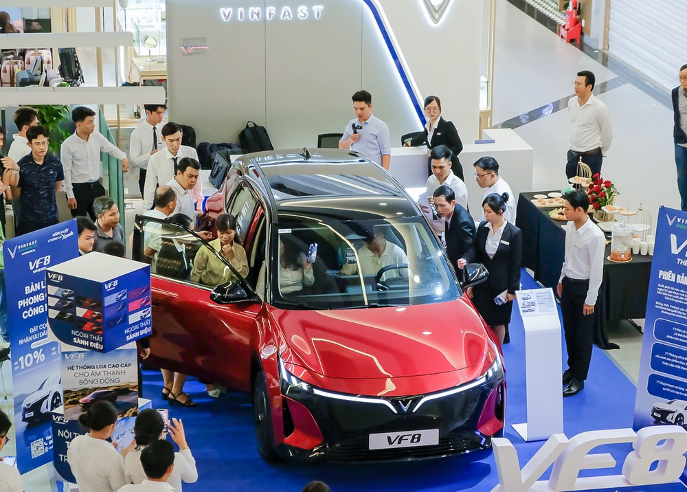 VinFast VF 8 mới nhận 12.728 đơn sau 8 ngày